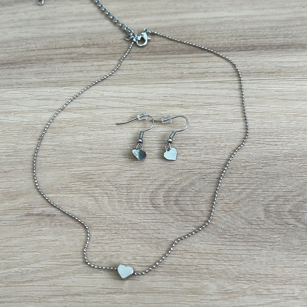 3+/$3 ea Paparazzi Necklace and Earring Set